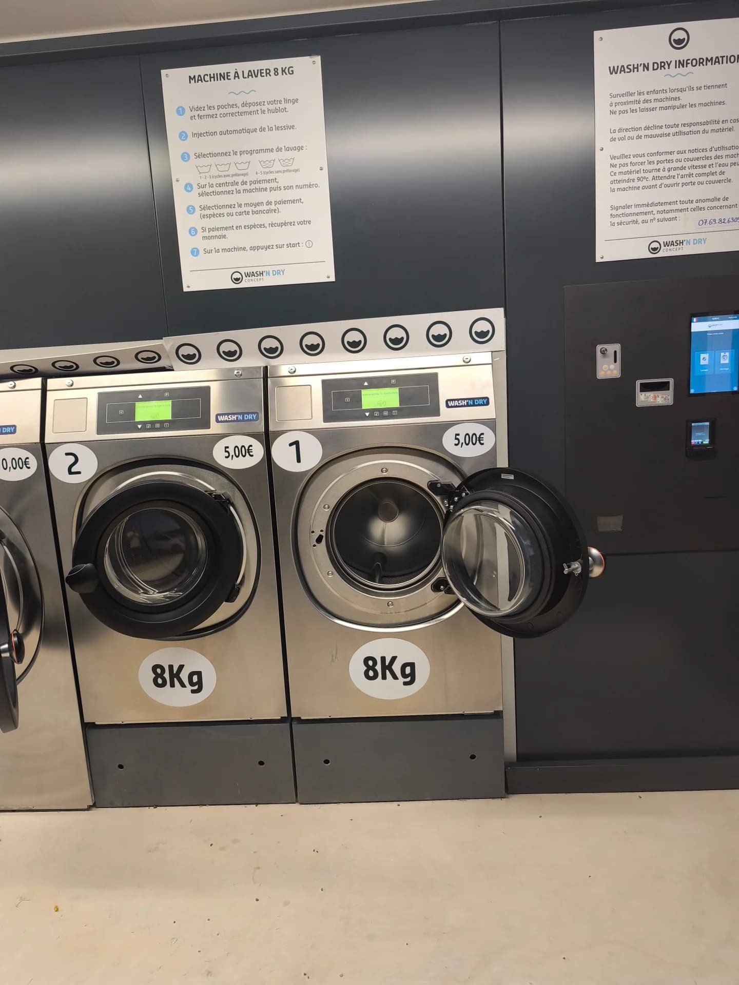 Machines 8 kg et borne de paiement de la laverie Wash'n Dry Cynthieu