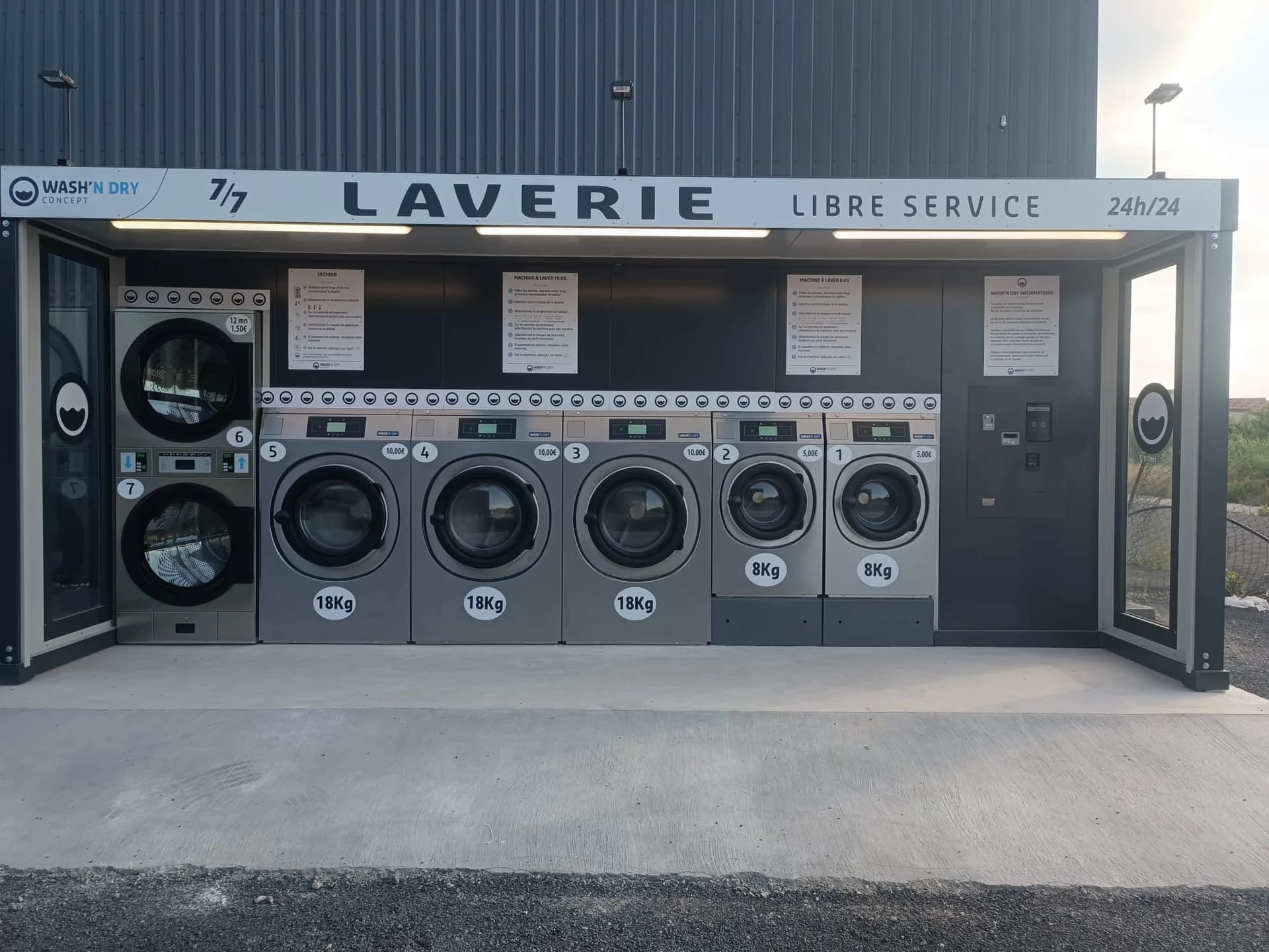 Façade de jour de la laverie Wash'n Dry Cynthieu